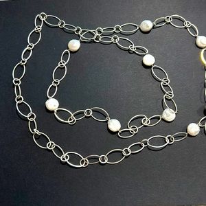 Silver necklace with flat round pearls